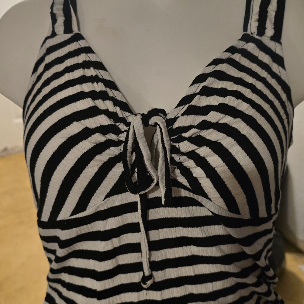 Striped Black and White Crop Top Set Of 4 Difrent Crop Tops New Xl From Macy's